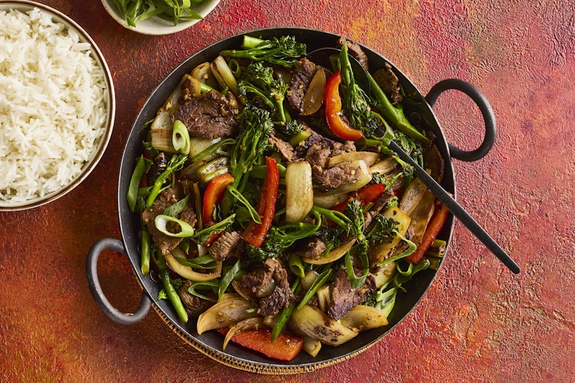 This’ll put the sizzle back into stir-fry night. If you’re new to this classic takeaway dish, the delicious, lightly spiced sauce is rich, deeply savoury, tangy and slightly sweet… It’s perfect teamed with tender, thin strips of British bavette steak, long-stem broccoli, spring onions and red pepper, and served over fluffy white rice.