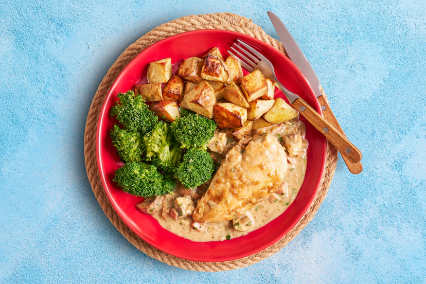 Discover the dish that really lives up to its name! Searing then simmering chicken breasts in a simple but sumptuous sauce locks in their natural juiciness. Added to that are bacon and chestnut mushrooms, crispy roast potatoes and – last but not least – Greek-style yogurt for a sublimely silky finish.
