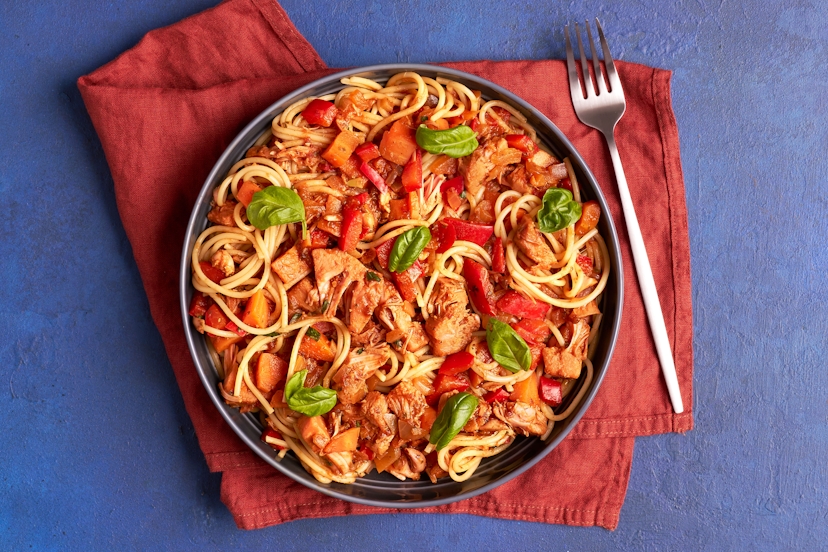 This hearty vegan bolognese is a delicious spin on the classic pasta sauce. There's an onion, garlic, pepper and carrot base, and a rich tomato sauce flavoured with dried Italian herbs. Then jackfruit and a pile of spaghetti come along and soak it all up beautifully! Itʼs perfect for a fuss-free weeknight dinner.