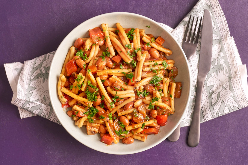 Rich and creamy borlotti beans are high in fibre and protein, so they add flavour and a whole lotti filling power to this bolognese with a twist! Mixed with green pepper, carrot and chestnut and porcini mushrooms in a herby tomato sauce, they’re then stirred into pasta and served with a sprinkle of parsley.