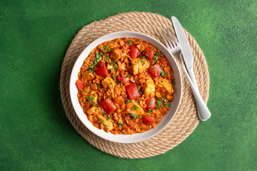 Combining two classic dishes in a single pan, this one-pot wonder created by Maria Rusolo won first prize in Slimming World’s 2024 Free Food Festival cook-off competition. Tender chunks of chicken and bacon, plus pepper and onion are stirred through creamy risotto rice, rich with garlic, sun-dried tomatoes, smoky paprika and tangy Henderson’s Relish. An absolute cracker!