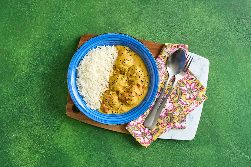 Adding grated courgette to our mildly spiced turkey balls gives them a fab fresh edge. Then they take a dip in an aromatic tomato sauce flavoured with garlic, ginger, chilli and garam masala. Finish with a swirl of yogurt, a sprinkle of nigella seeds and a side of fluffy rice – then dive in yourself!