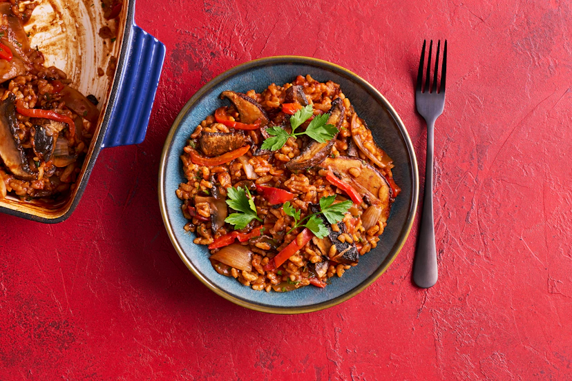 We love an all-in-one, and this hearty traybaked risotto is a true treat! Onion, pepper and chestnut mushrooms are lightly roasted, then stirred through with plump arborio rice, portobello mushrooms and a lip-smackingly smoky stock. A second blast in the oven and boom – a filling feast that's light on washing up!