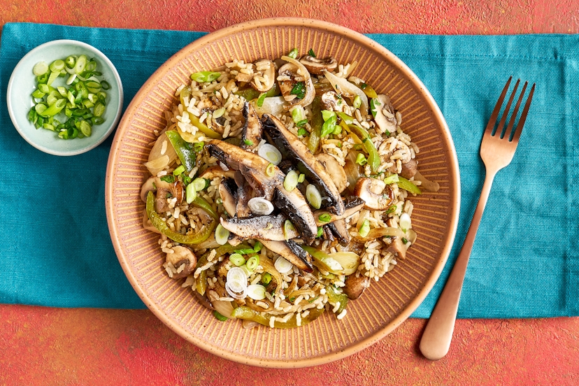 What happens when you roast portobello mushrooms with a little tamari and Chinese five-spice in a foil tent? Five-star flavour, that’s what! Dish them up on a bed of gingery, garlicky stir-fry veg and parsley-flecked brown rice, add a garnish of spring onions and voila, suddenly dinner feels anything but ordinary.