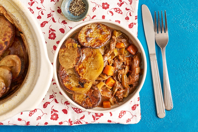 Imagine coming home to melt-in-the-mouth chunks of steak, carrots, leek and onion in a rich garlic and herb gravy, topped with crispy sliced potatoes... Pop this in your box and you can turn that comfort food daydream into reality! And if you don’t own a slow cooker, we can only apologise for any food FOMO caused.