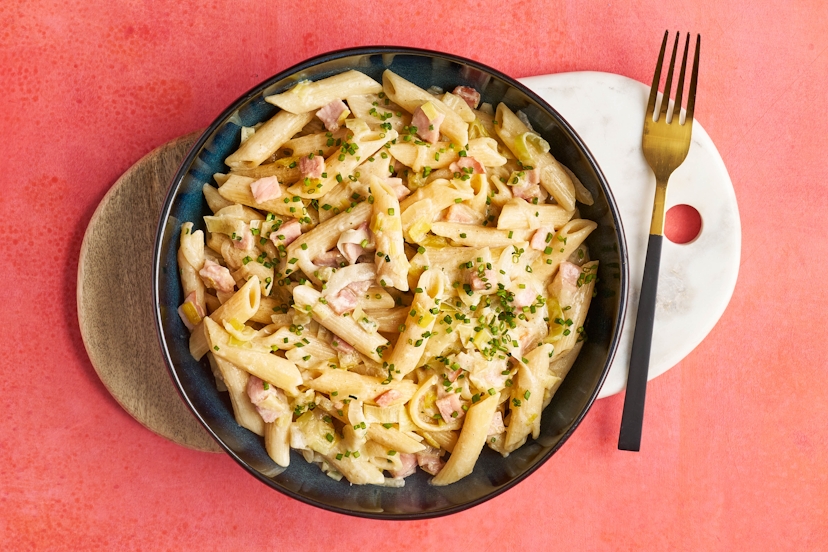 Fancy a satisfying bowlful that’s fixed in a flash? Say no more! Sweet leeks and smoky bacon are a delicious combo anyway, and we’ve added a herby, garlicky, mustardy white sauce, plus a whole heap of penne and a sprinkle of chives. Honestly, it’s lick-the-bowl gorgeous.