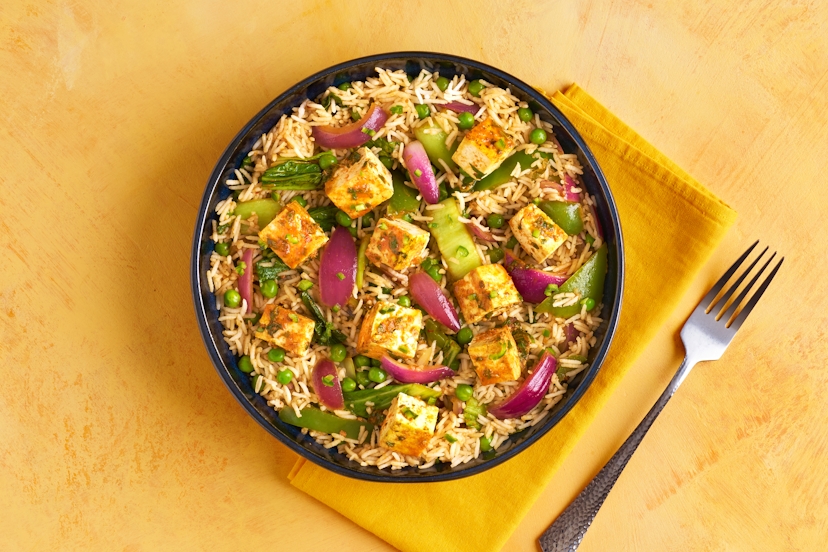 Vibrant, spicy and spiked with citrus, this satisfying dish is a feast for all your senses – and it comes at you fast! Just fry chunks of tofu with warming Thai red curry paste, chilli, coriander and lime, then spoon over red onion, pak choi, green pepper and pea-packed rice for a full-throttle flavour hit.
