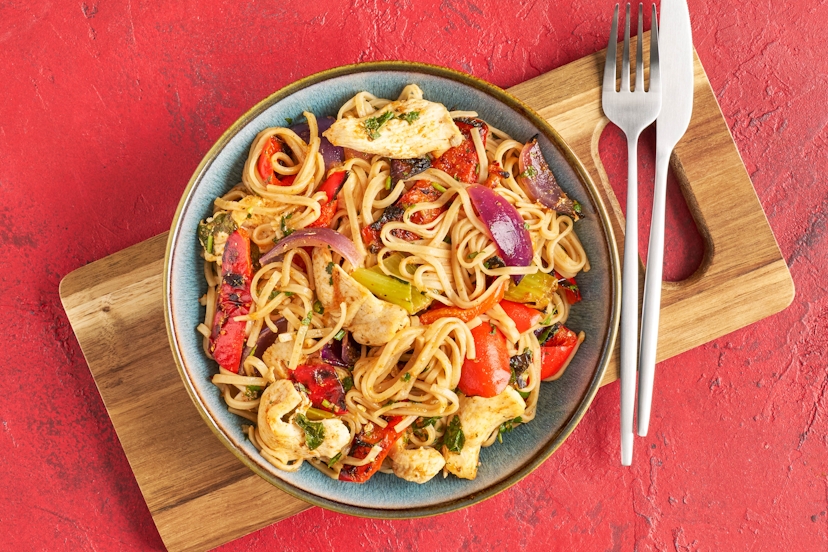 Tasty ready-diced chicken breasts, grilled peppers, pak choi and red onion, tangly rice noodles and a fabulously fragrant, spicy sauce made with coriander, lemongrass, lime and Thai red curry paste. Best of all, you’re ready to dig in just 20 mins after you grabbed the bag from the fridge.