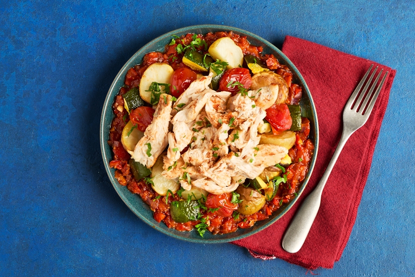 The romesco is red, the chickenʼs sublime... light the candles, itʼs romance time! This dish is saucy, sassy and seriously seductive. Our smokinʼ Spanish-style sauce is made with roasted red peppers, onion and tomatoes and flavoured with garlic and paprika. It’s the perfect bed for shredded chicken and a medley of baby potatoes, courgette and tomatoes. Scattered with parsley, it's irresistible.