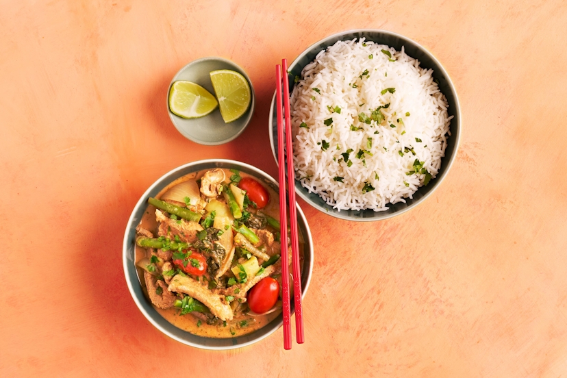 This has all the amazing flavour you’d expect from a fragrant Thai curry but it’s yours to devour in just half an hour. Ready-sliced duck breasts are the star of the show, simmered with green beans, baby tomatoes and pak choi and our Thai red curry paste. Finish with a swirl of yogurt, a squeeze of lime and a sprinkle of coriander and dish up with fluffy rice.