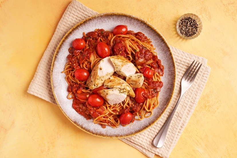 This pomo-dorable dish gives tomatoes their time to shine! A lip-smacking sauce made with baby toms, sun-dried tomato paste and passata plus a tangle of spaghetti are topped with garlic and herb-coated chicken breasts and a quick drizzle of lemon. The results? Simply di-vine…