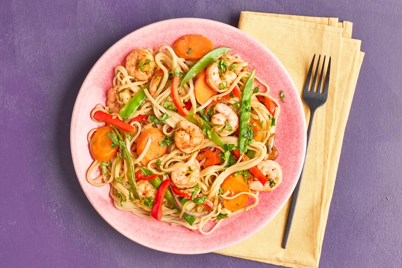 Plump prawns, crunchy stir-fry veg, tangly rice noodles and a deeply savoury, beautifully balanced sauce made with white miso, fresh ginger and tamari. Best of all, you’re ready to scatter that coriander and dig in just 20 mins after you grabbed the bag from the fridge.