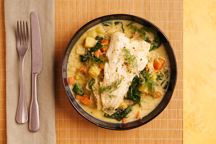 Shallots, carrots, leeks and potatoes are sautéed, then souped up with spinach, a swirl of yogurt and our speedy herb paste for our lightened-up take on a New England classic. Add a zip of lemon and dill and the star of the show, chunky fillets of cod, given a gee-up with more dill and black pepper.