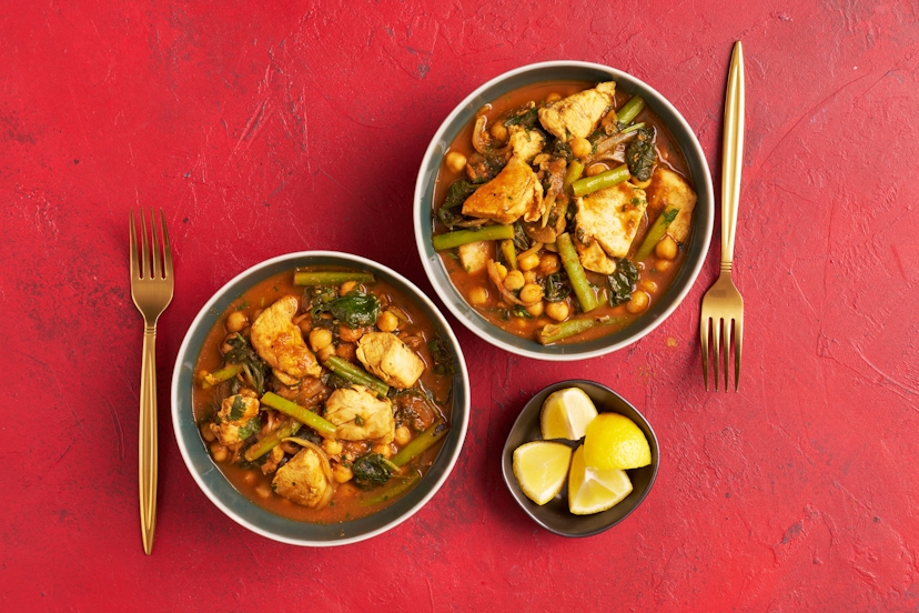 A pouch of aromatic curry sauce makes light work of this korma-style curry. Ready-diced chicken breast, chickpeas, spinach, green beans and onion simmer together in the sauce with a sprinkle of cardamom and cinnamon for a fuss-free, fragrant feast. A squeeze of lemon and a flourish of fresh coriander seal the deal.