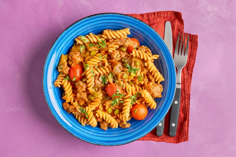 Pasta night and burger night… on the same night? Count us in! This crowd-pleasing, hunger-busting feast features sizzled beef mince, baby toms, green pepper and onion in a ketchup-style sauce, topped with tang-tastic gherkins. All the burger fun, with satisfying pasta instead of a bun.