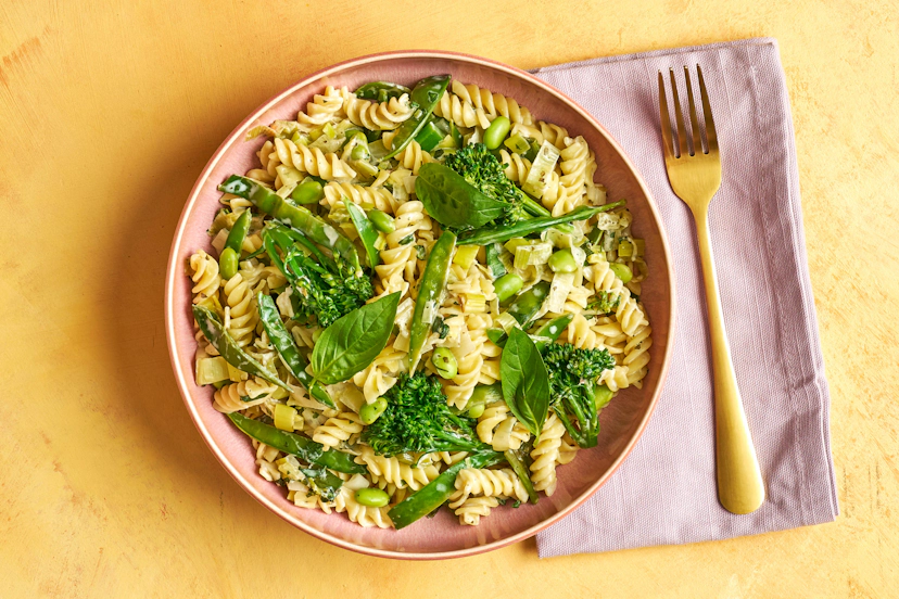 Packed with fresh spring onions, leeks, mangetout, Tenderstem broccoli and edamame, plus pasta twists, this verdant veggie feast goes from box to bowl in just 20 mins (no tending of an allotment required). Boosted by a squeeze of our garlic, basil & parsley paste and creamy Greek-style yogurt, it tastes as lush as it sounds.