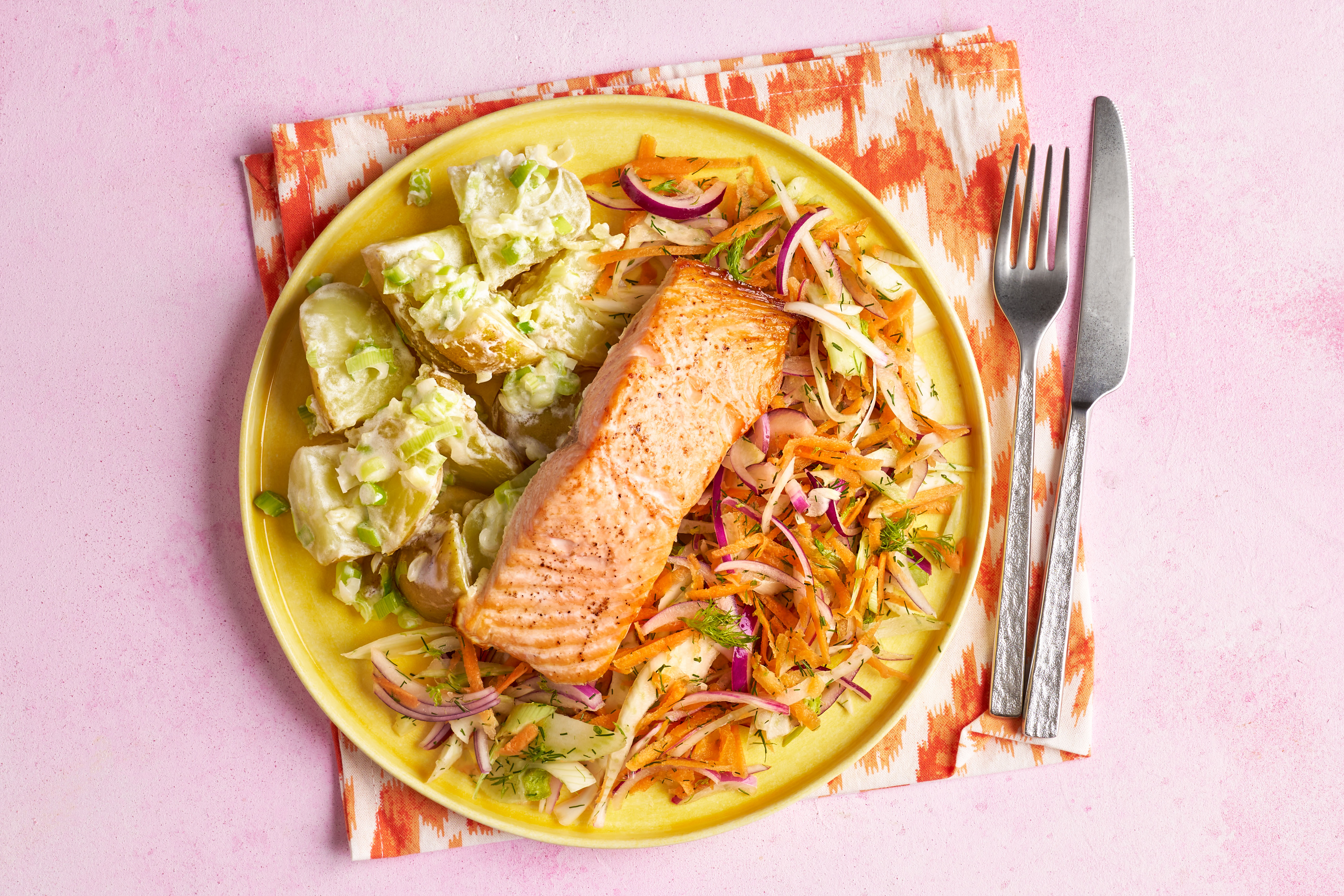 Grilled salmon with dill & fennel slaw