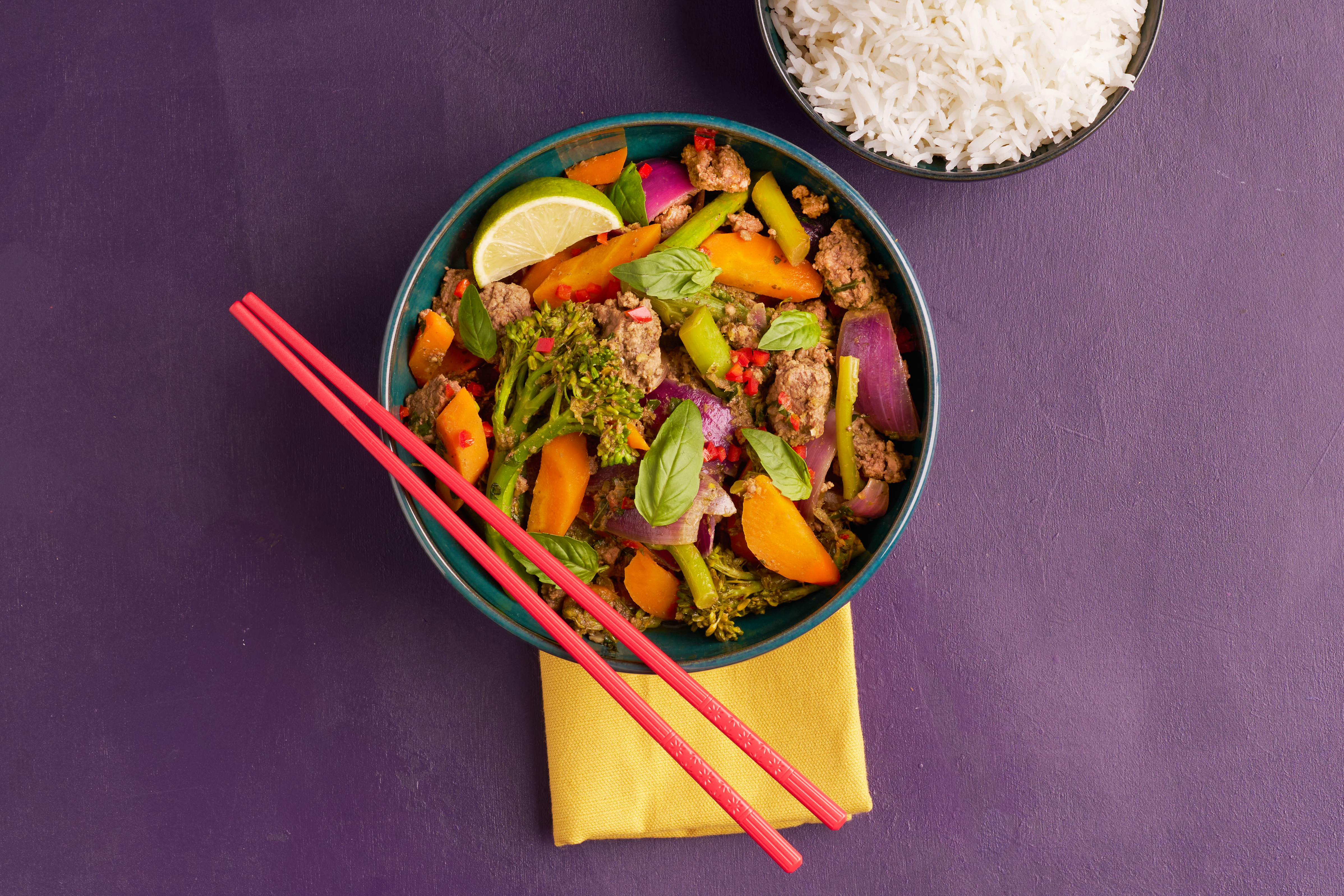 Green Thai beef & broccoli bowl with rice